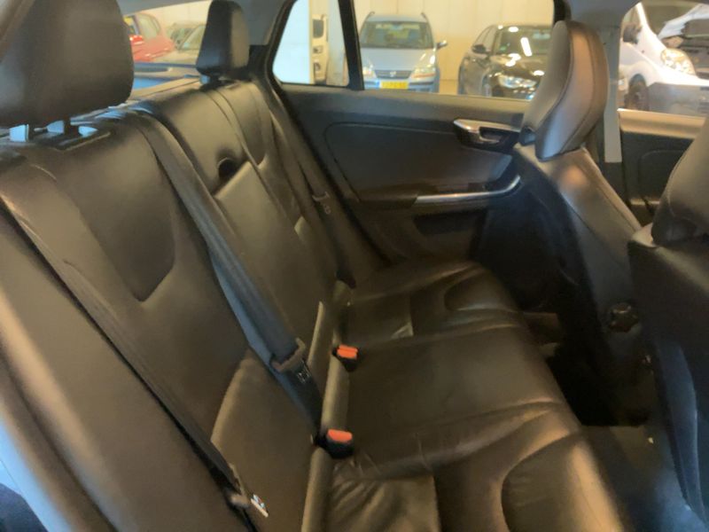 Volvo V60 2.0 D4 Summum 2012 – снимка 19