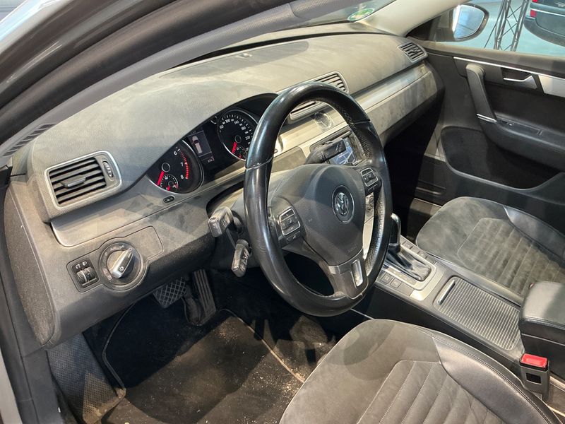 Volkswagen Passat 1.4 TSI Highline BlueMotion Tech 2012 – снимка 38
