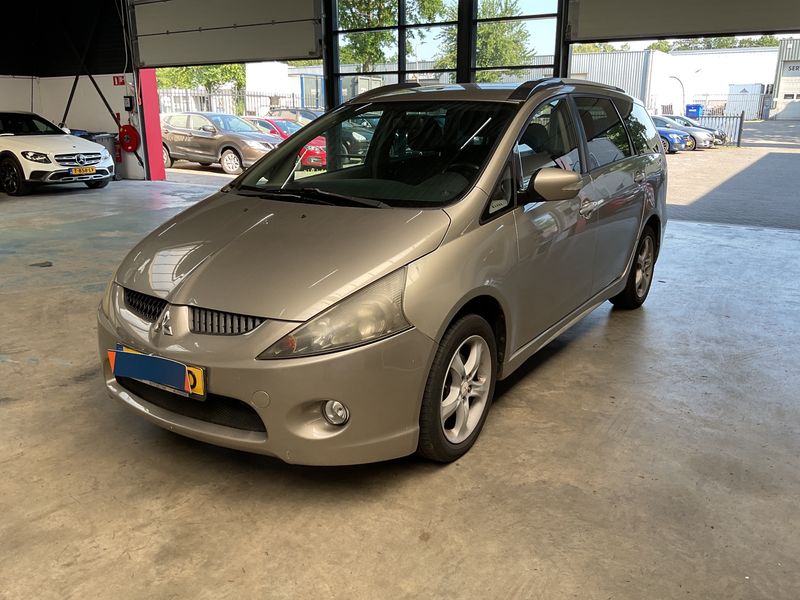 Mitsubishi Grandis 2.4 Intense 2007 – снимка 1