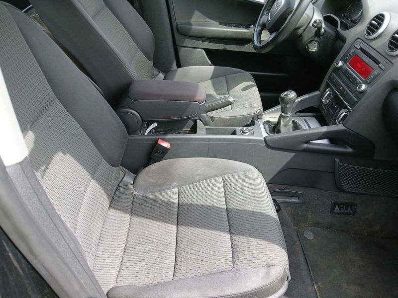 Audi A3 Sportback 1.6 TDI Ambiente 2009 – снимка 10