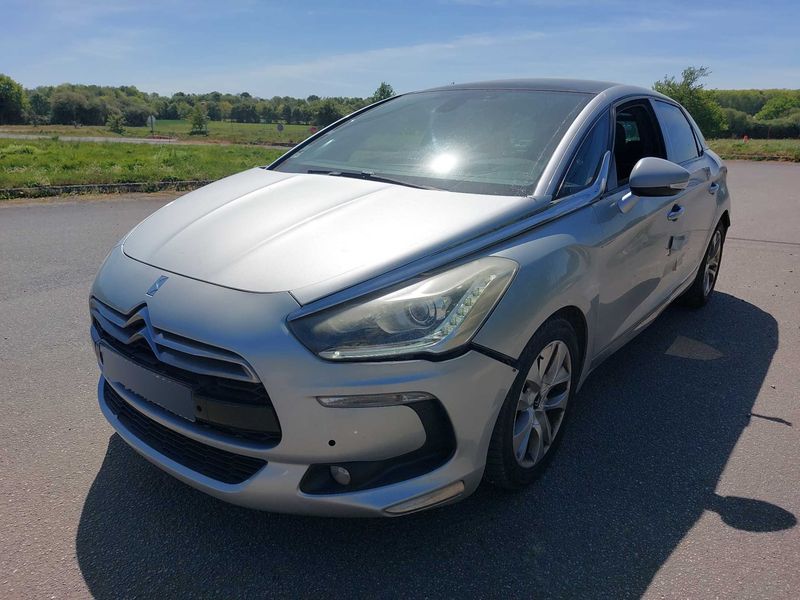 Citroen DS5 1.6 e-HDi SoChic 2013