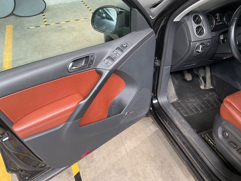 Volkswagen Tiguan 2.0 TDI Sport & Style 4Motion 2010 – снимка 25