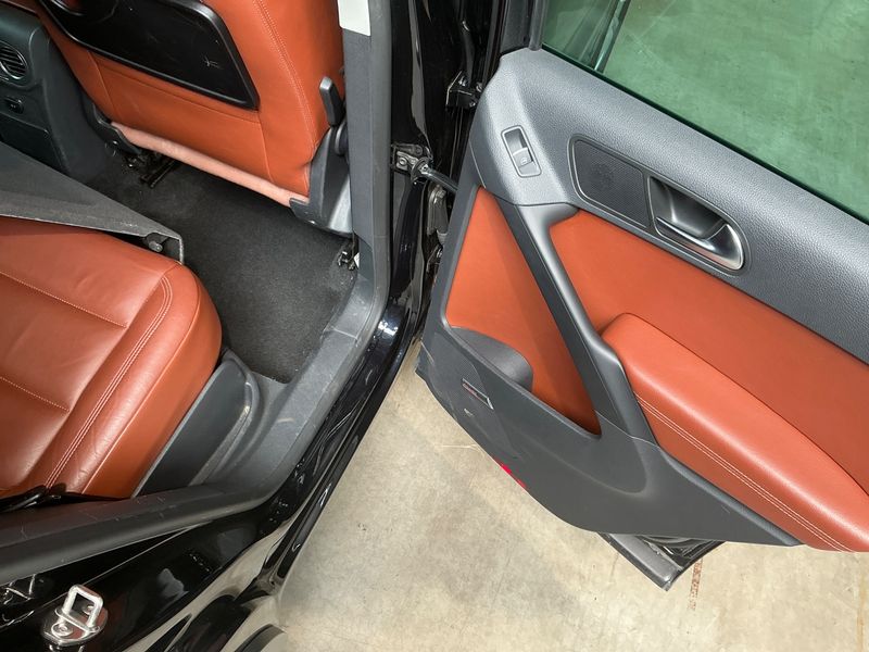 Volkswagen Tiguan 2.0 TDI Sport & Style 4Motion 2010 – снимка 23