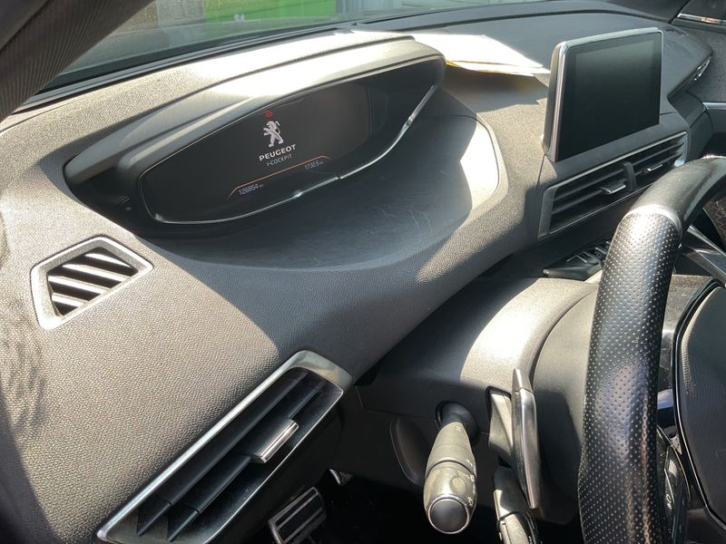 Peugeot 5008 1.6 PureTech Allure 2019 – снимка 35