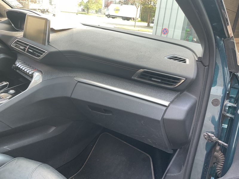 Peugeot 5008 1.6 PureTech Allure 2019 – снимка 40