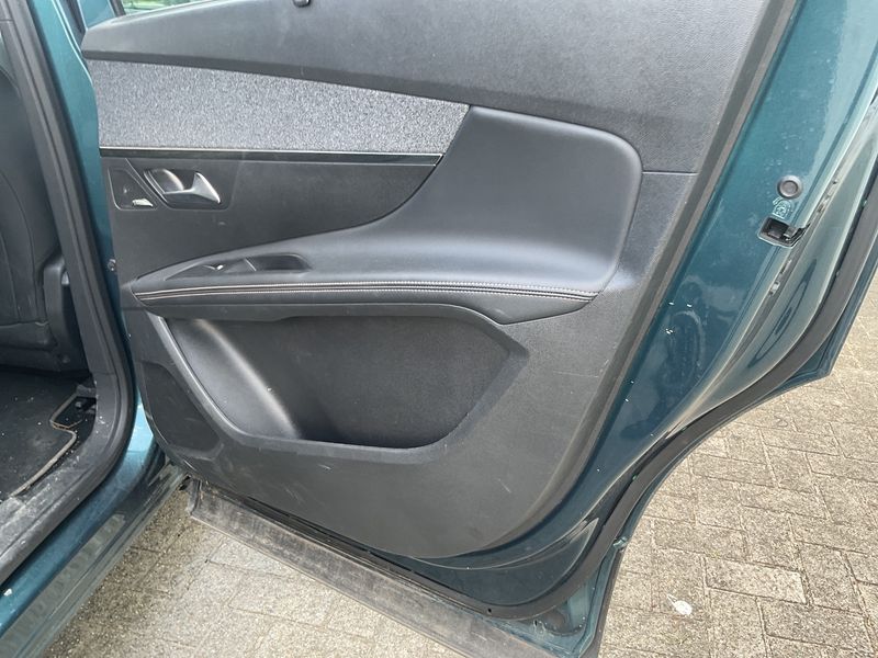 Peugeot 5008 1.6 PureTech Allure 2019 – снимка 46