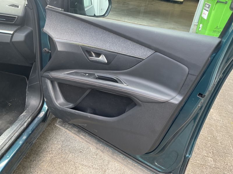 Peugeot 5008 1.6 PureTech Allure 2019 – снимка 37