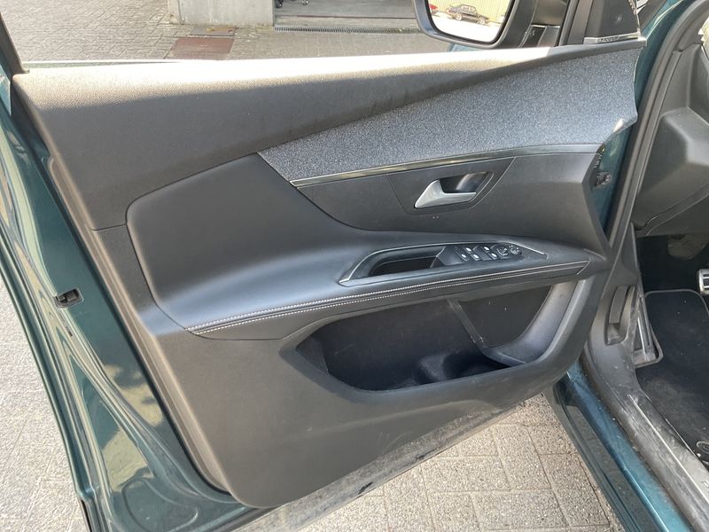 Peugeot 5008 1.6 PureTech Allure 2019 – снимка 34