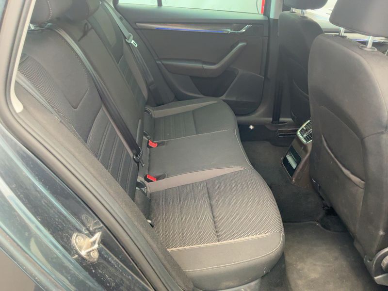 Skoda Octavia 2.0 TDI Scout 4x4 2020 – снимка 19