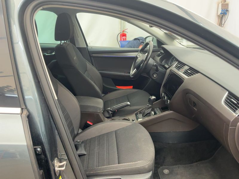 Skoda Octavia 2.0 TDI Scout 4x4 2020 – снимка 16