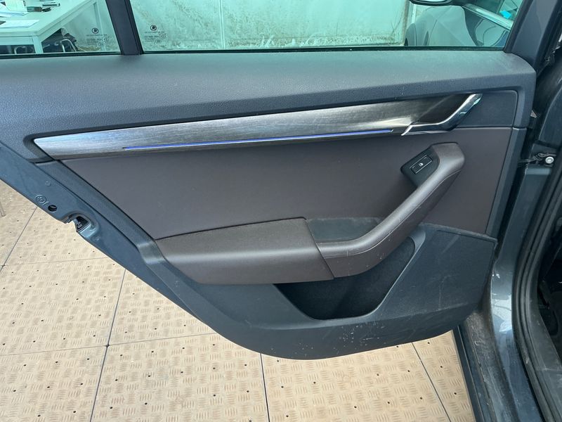 Skoda Octavia 2.0 TDI Scout 4x4 2020 – снимка 23
