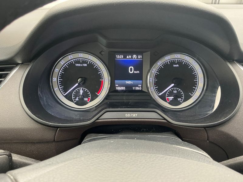 Skoda Octavia 2.0 TDI Scout 4x4 2020 – снимка 18