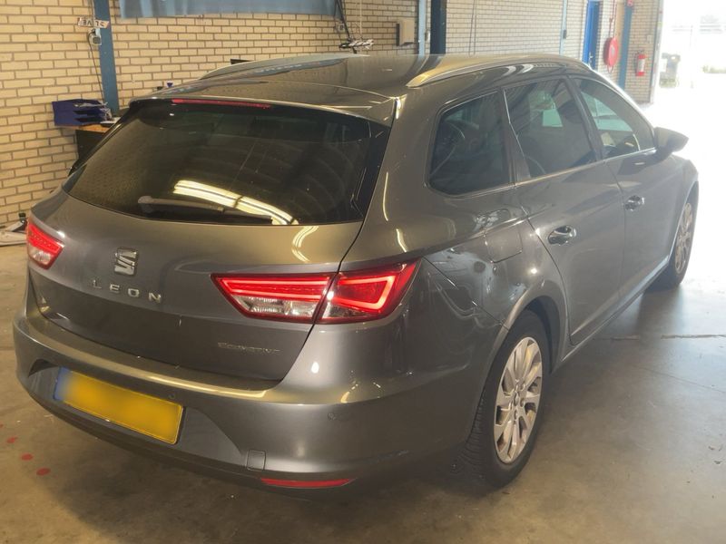 Seat Leon 1.6 TDI Style Ecomotive 2014 – снимка 8