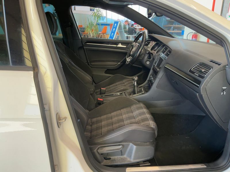 Volkswagen Golf VII 2.0 TDI GTD BlueMotion Tech 2016 – снимка 17