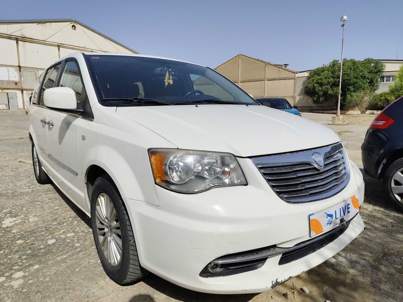 Lancia Voyager 2.8 JTDM Gold 2012 – снимка 6