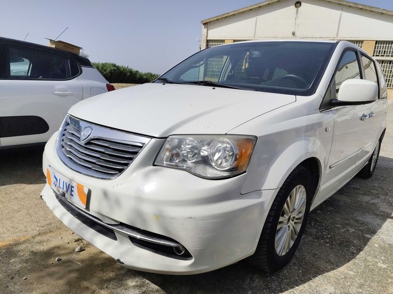 Lancia Voyager 2.8 JTDM Gold 2012 – снимка 2