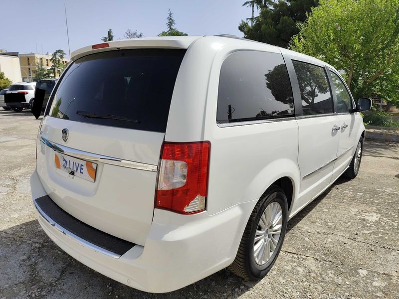 Lancia Voyager 2.8 JTDM Gold 2012 – снимка 5