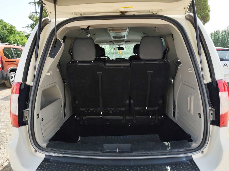 Lancia Voyager 2.8 JTDM Gold 2012 – снимка 9