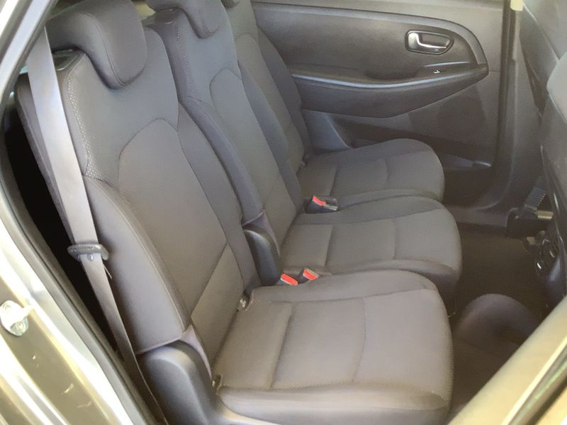 Kia Carens 1.7 CRDi Dream Team 2015 – снимка 19