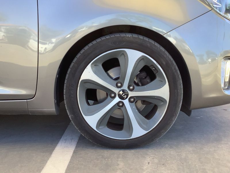 Kia Carens 1.7 CRDi Dream Team 2015 – снимка 11