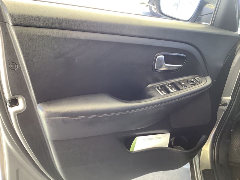 Kia Carens 1.7 CRDi Dream Team 2015 – снимка 24
