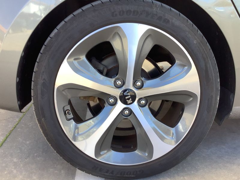 Kia Carens 1.7 CRDi Dream Team 2015 – снимка 9