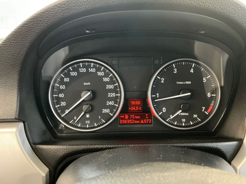 BMW 3er 318i 2010 – снимка 19