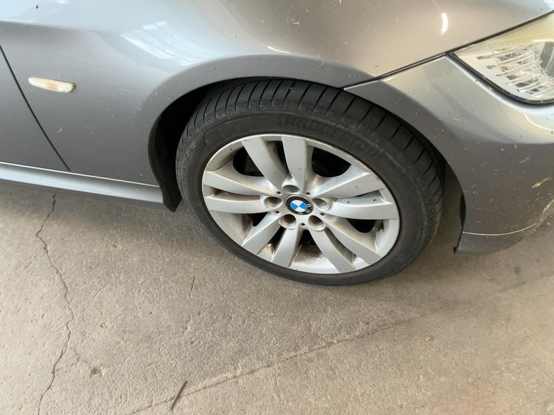 BMW 3er 318i 2010 – снимка 11