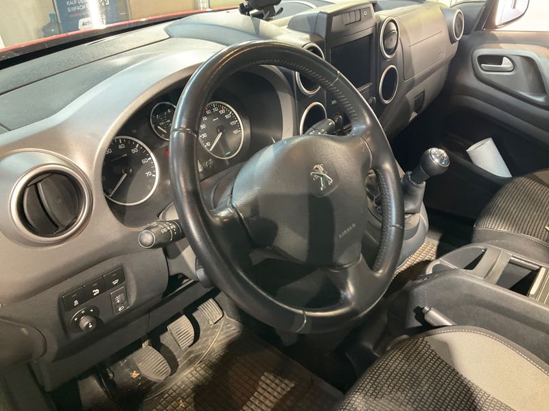 Peugeot Partner 1.2 PureTech Allure 2018 – снимка 30