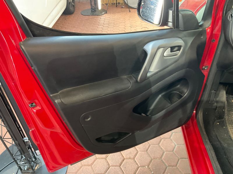 Peugeot Partner 1.2 PureTech Allure 2018 – снимка 31