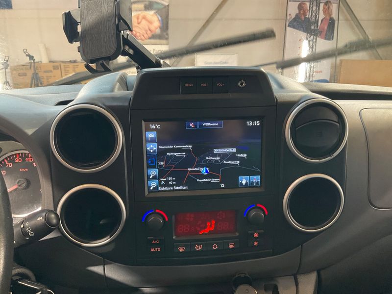 Peugeot Partner 1.2 PureTech Allure 2018 – снимка 37