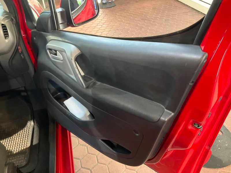 Peugeot Partner 1.2 PureTech Allure 2018 – снимка 35