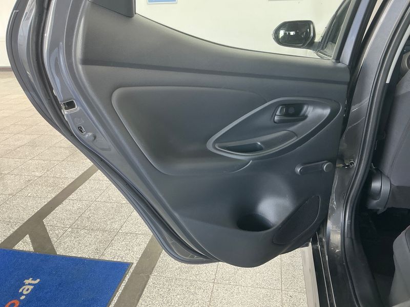 Toyota Yaris 1.5 Hybrid Active Drive 2022 – снимка 23