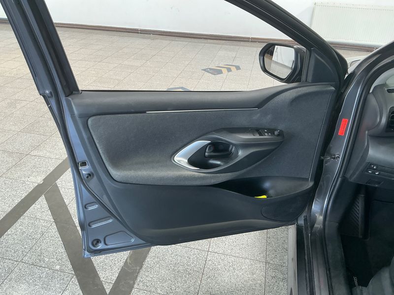 Toyota Yaris 1.5 Hybrid Active Drive 2022 – снимка 26