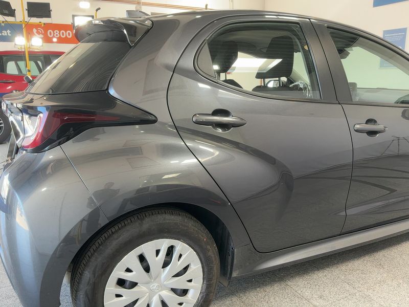 Toyota Yaris 1.5 Hybrid Active Drive 2022 – снимка 8