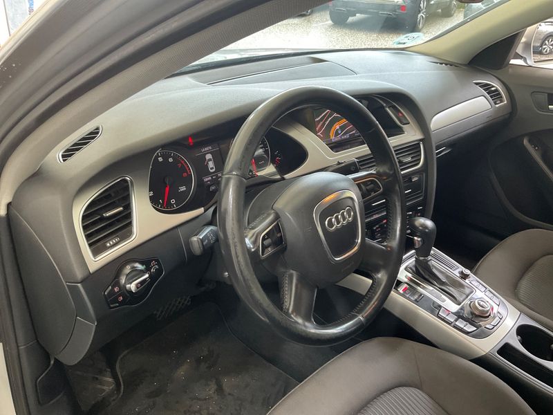 Audi A4 1.8 TFSI 2012 – снимка 24