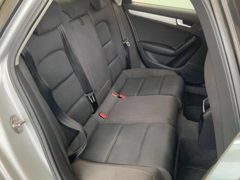 Audi A4 1.8 TFSI 2012 – снимка 19