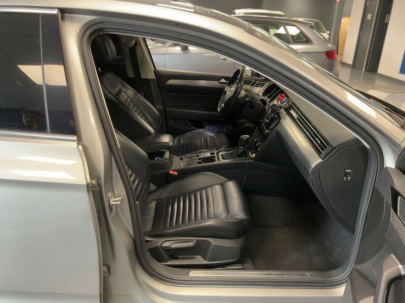 Volkswagen Passat 2.0 TDI Carat Exclusive BlueMotion Tech 2017 – снимка 16