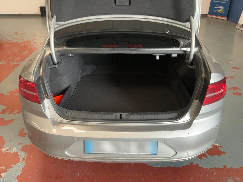 Volkswagen Passat 2.0 TDI Carat Exclusive BlueMotion Tech 2017 – снимка 15