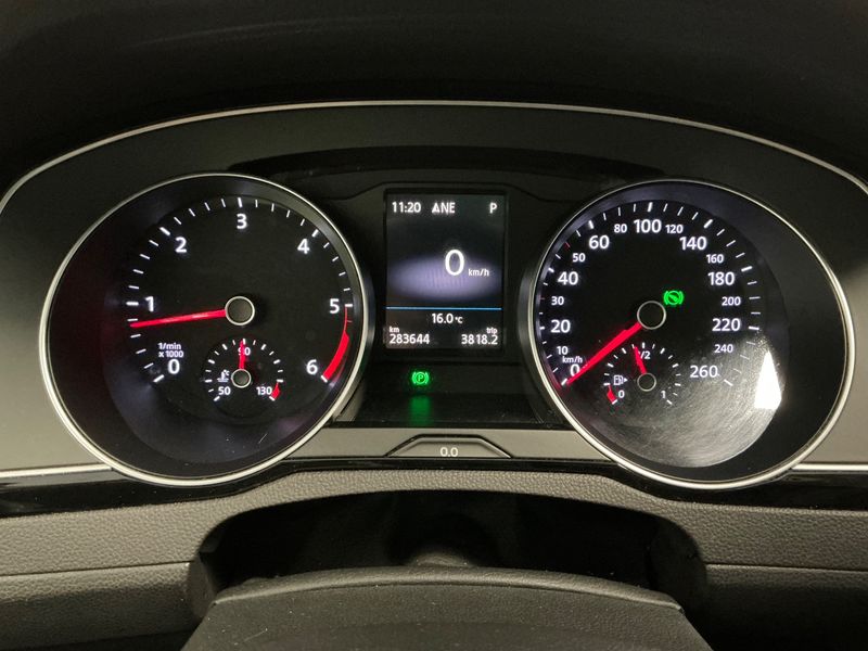 Volkswagen Passat 2.0 TDI Carat Exclusive BlueMotion Tech 2017 – снимка 18