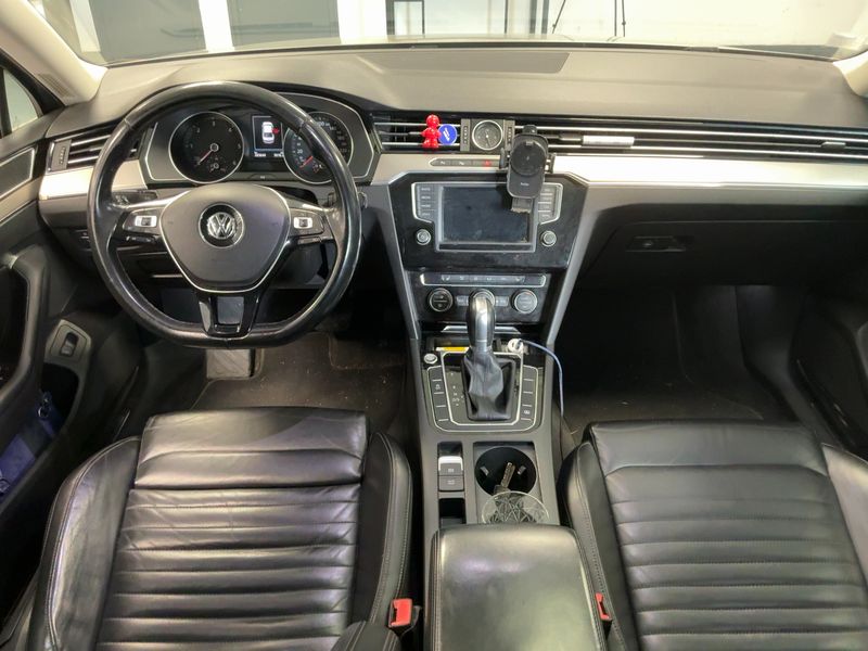 Volkswagen Passat 2.0 TDI Carat Exclusive BlueMotion Tech 2017 – снимка 17