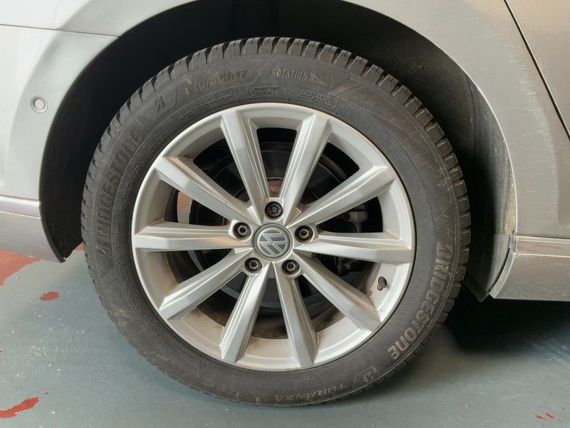 Volkswagen Passat 2.0 TDI Carat Exclusive BlueMotion Tech 2017 – снимка 9
