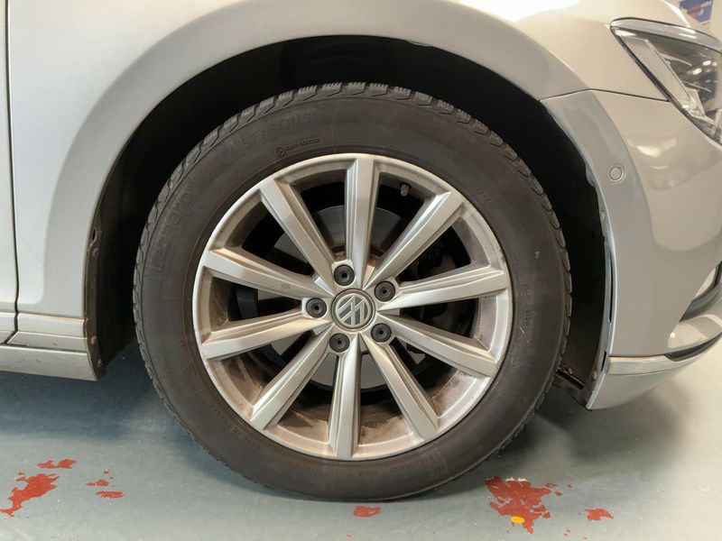 Volkswagen Passat 2.0 TDI Carat Exclusive BlueMotion Tech 2017 – снимка 11