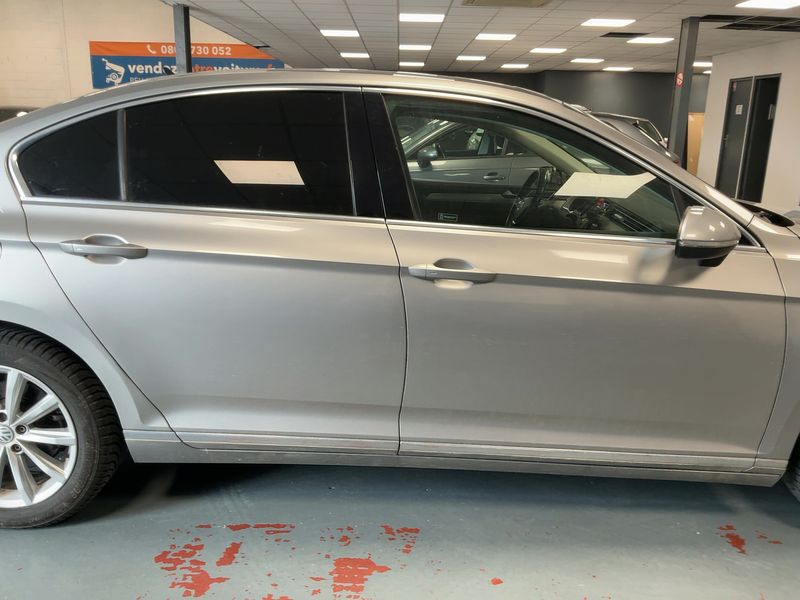 Volkswagen Passat 2.0 TDI Carat Exclusive BlueMotion Tech 2017 – снимка 10