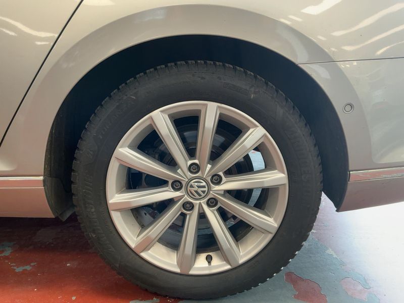 Volkswagen Passat 2.0 TDI Carat Exclusive BlueMotion Tech 2017 – снимка 5