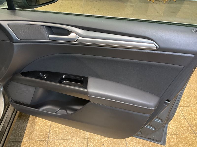 Ford Mondeo 2.0 TDCi Titanium 2015 – снимка 33