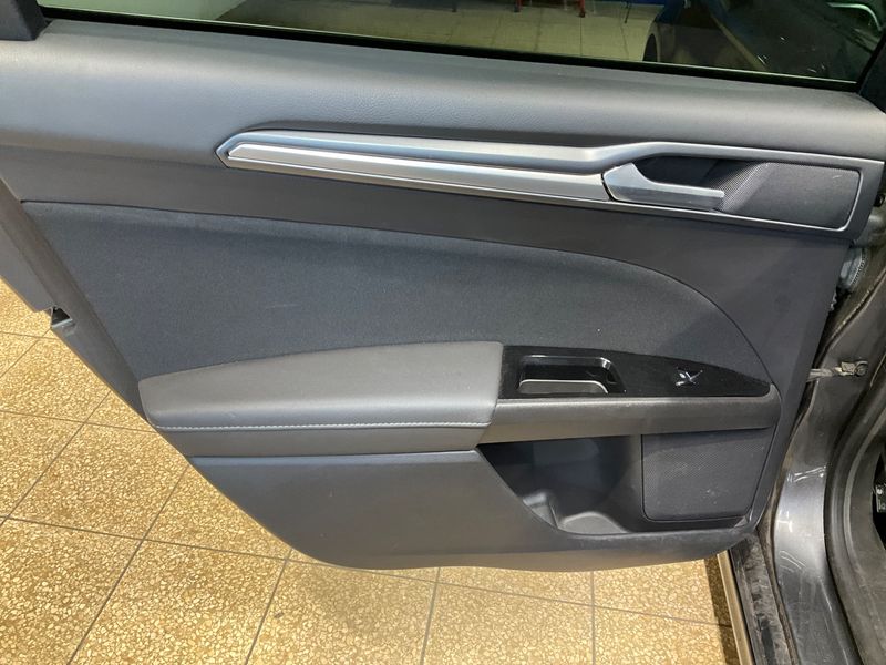 Ford Mondeo 2.0 TDCi Titanium 2015 – снимка 31