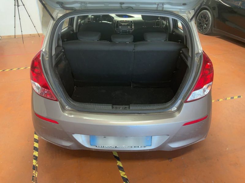 Hyundai i20 1.4 CRDi Pack Sensation Blue Drive 2013 – снимка 15