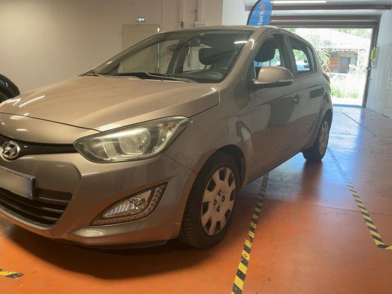 Hyundai i20 1.4 CRDi Pack Sensation Blue Drive 2013 – снимка 2