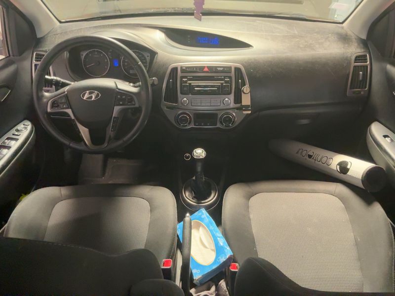 Hyundai i20 1.4 CRDi Pack Sensation Blue Drive 2013 – снимка 17